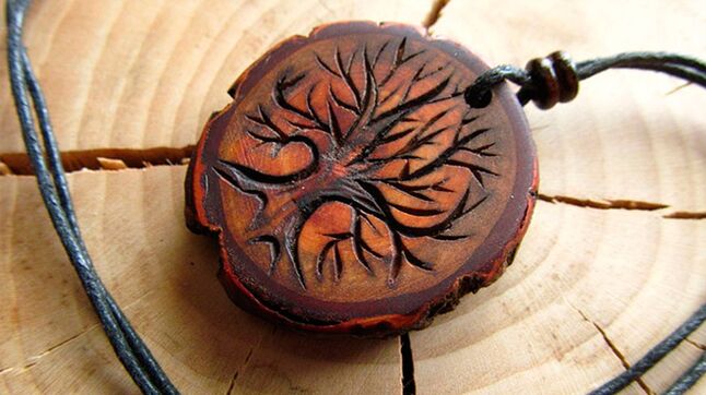 amuleto di legno per buona fortuna